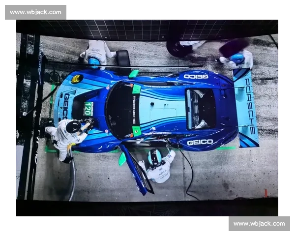 遥控赛车赛有多震撼？时速 150 公里的微观狂飙